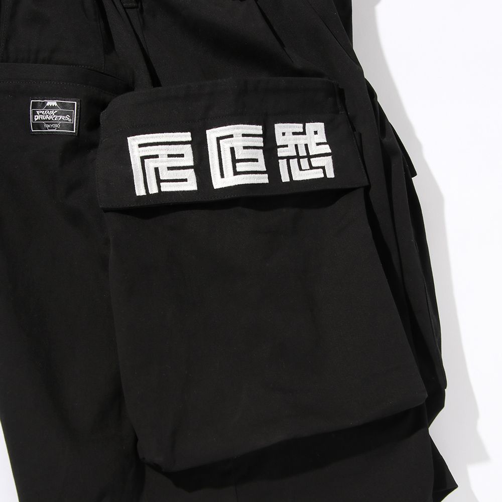 四角ロゴカーゴショーツ