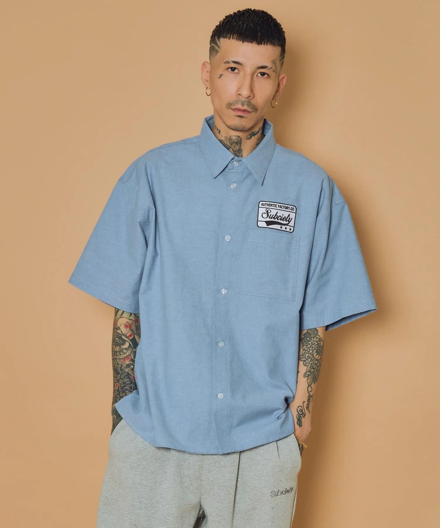 Square tail patch shirt