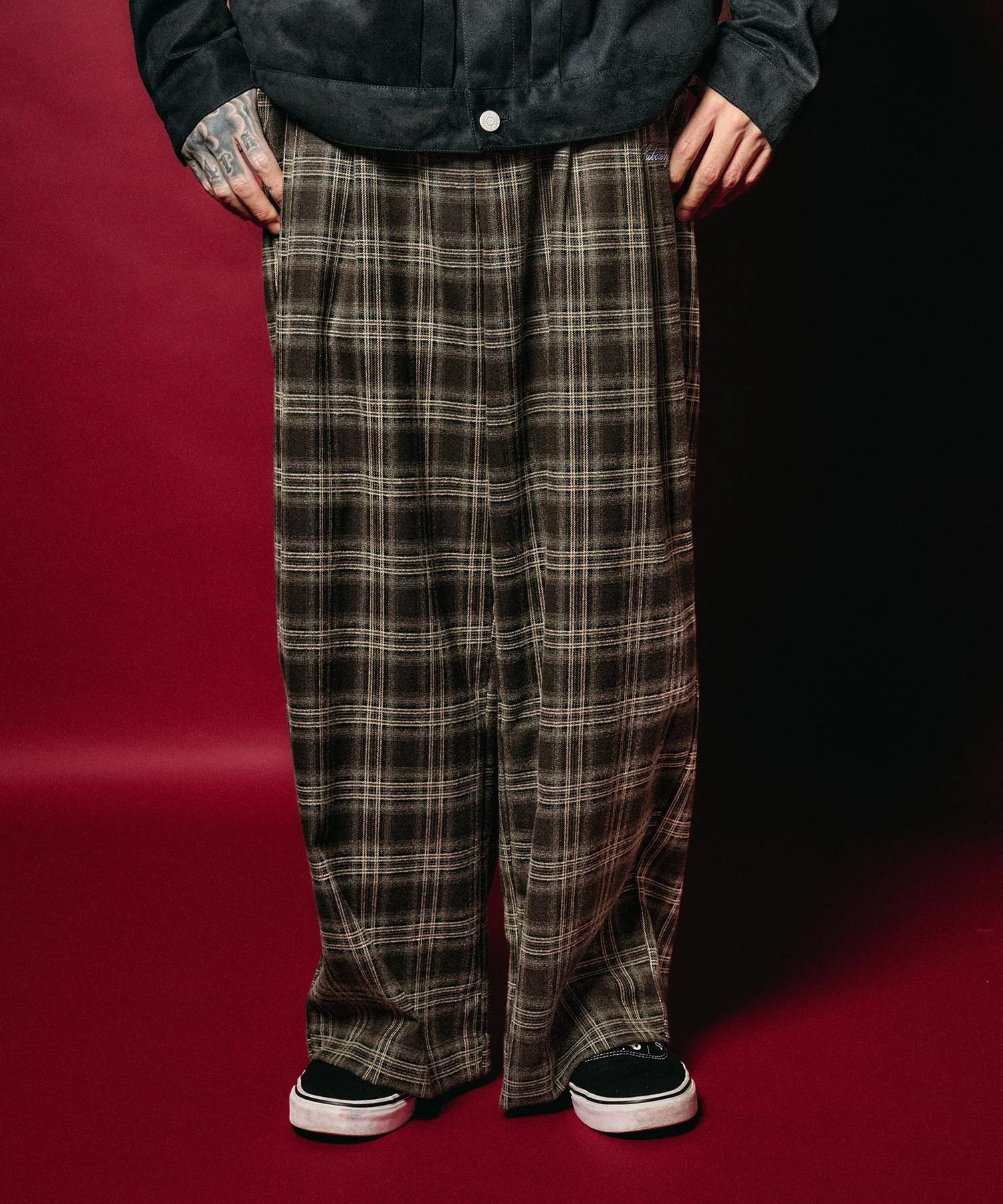 Wide straight check slacks