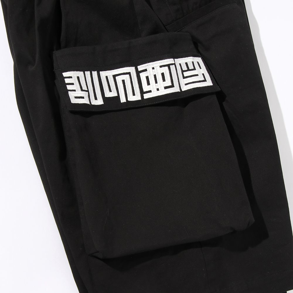 四角ロゴカーゴショーツ