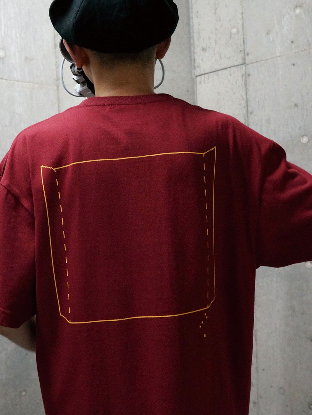 SEAL HOLDER TEE 2