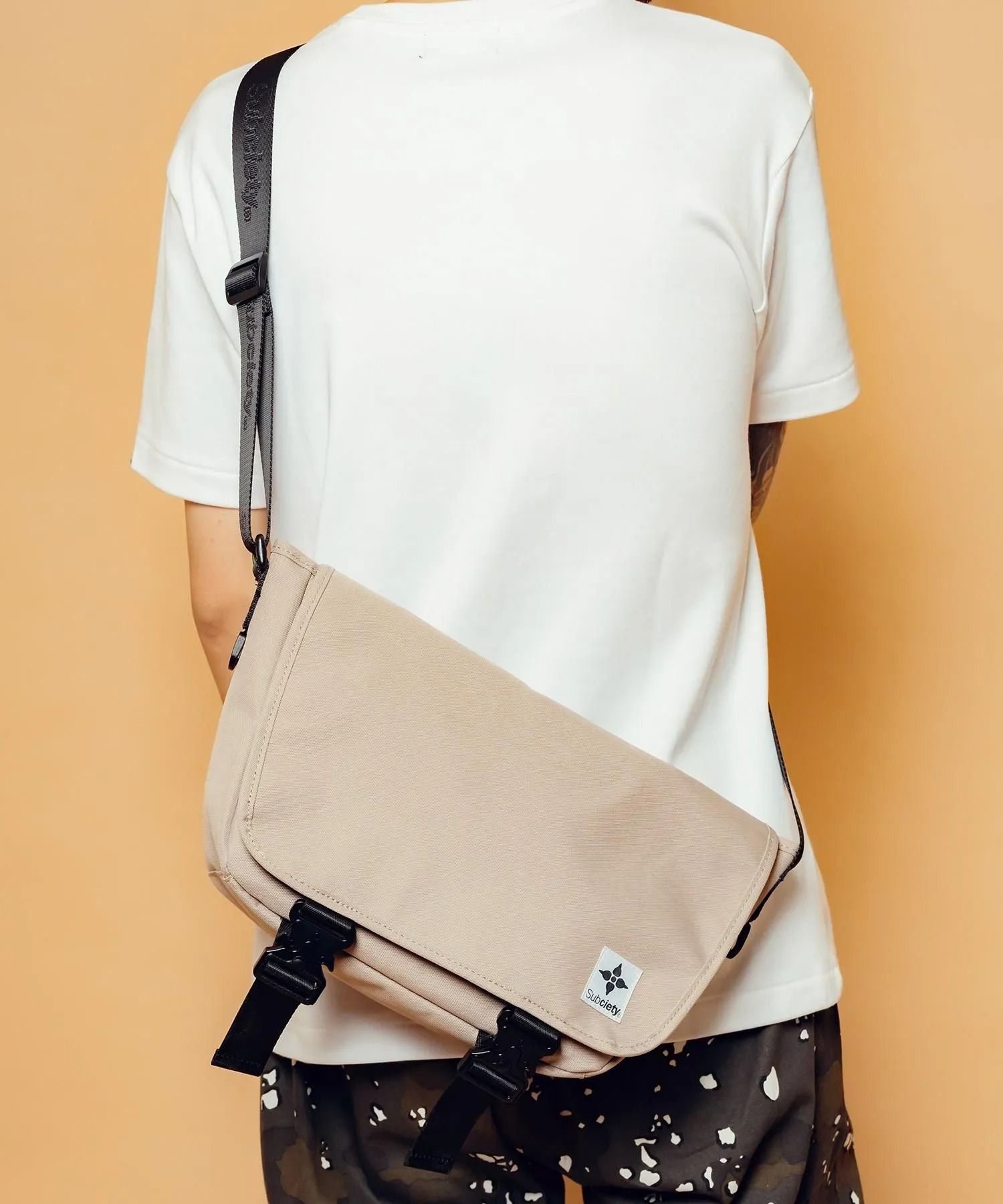 Metal buckle shoulder bag