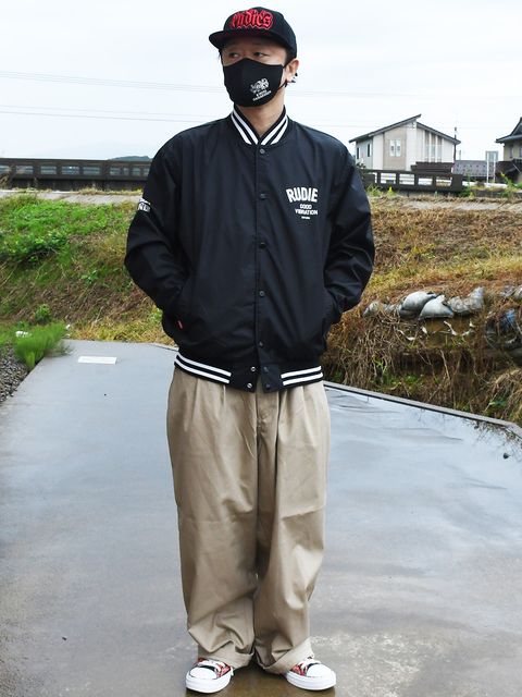 厚手のインナーとも薄手のインナーとも相性抜群！