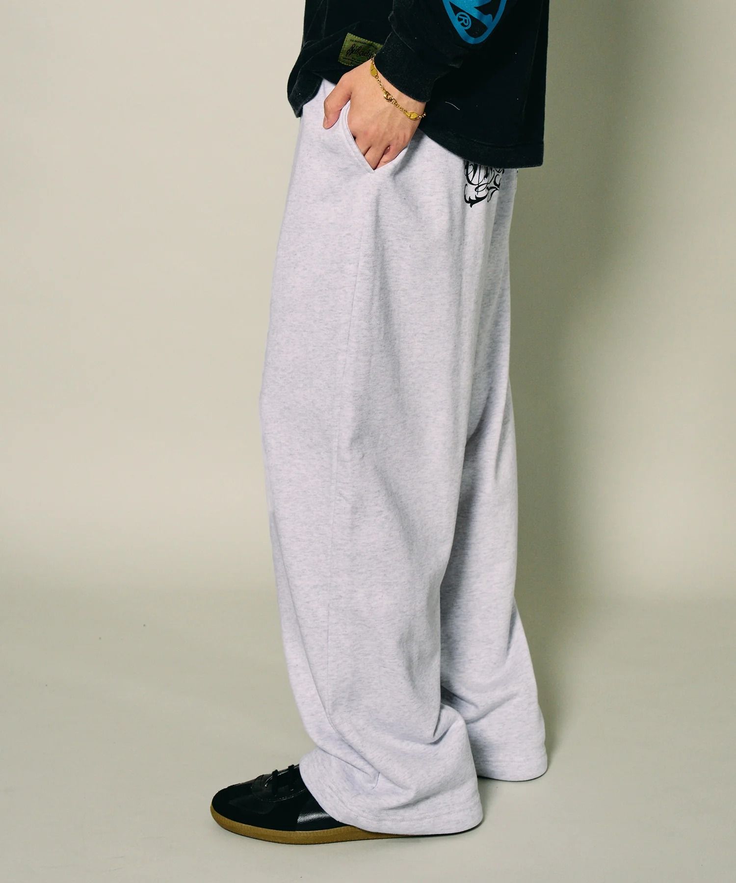 Wide sweatpants