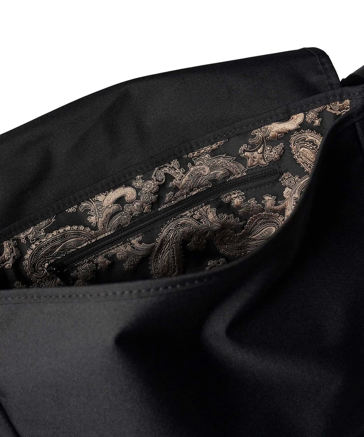 Metal buckle shoulder bag