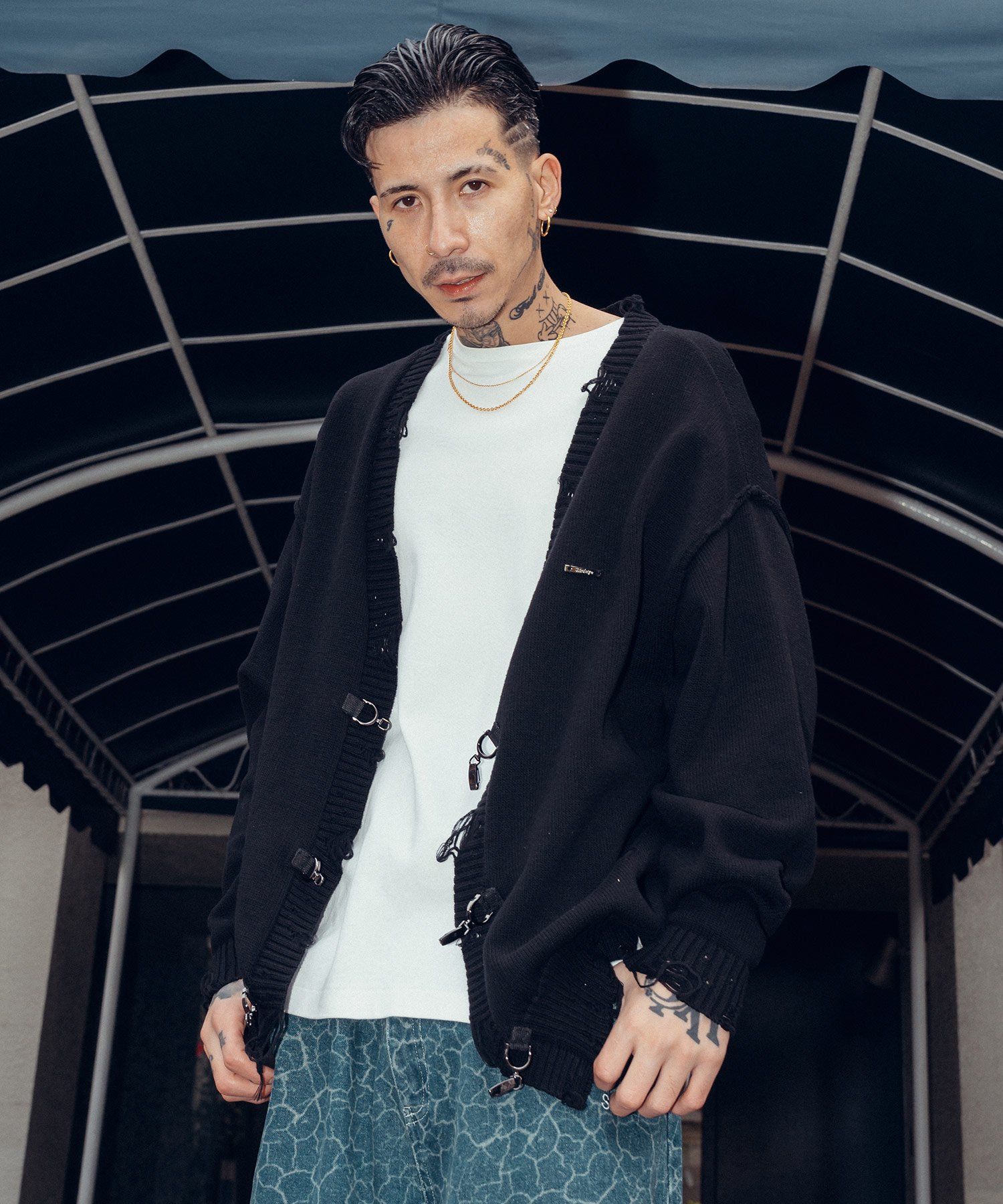 Damaged knit cardigan