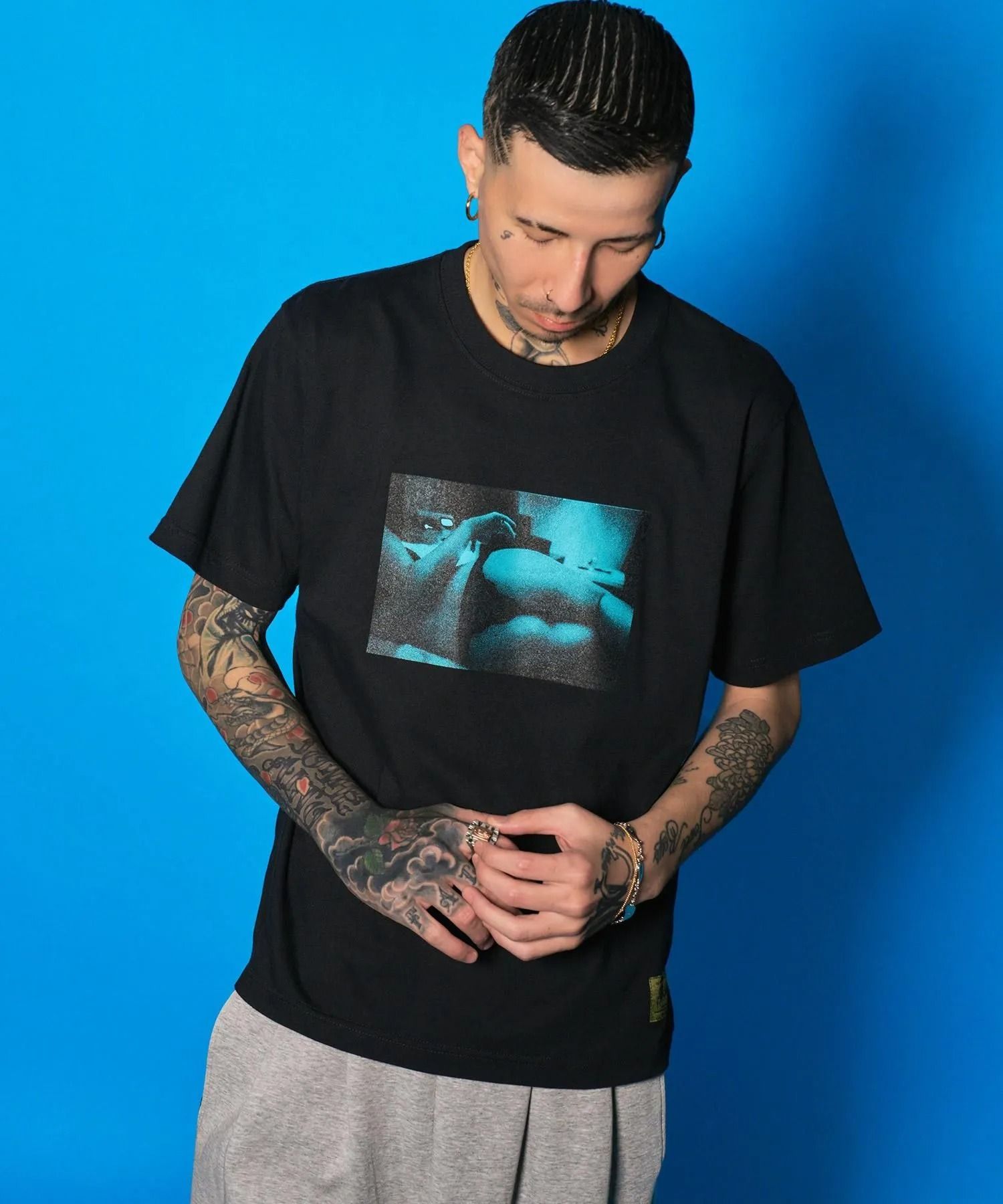 intimate room tee