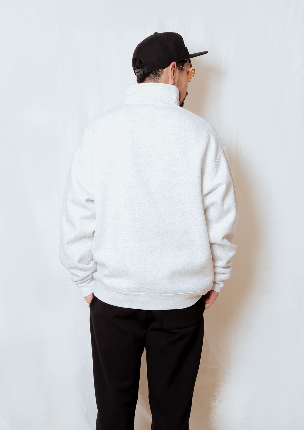 HALF-ZIP LOOSE FIT SWEAT - Legendary Logo