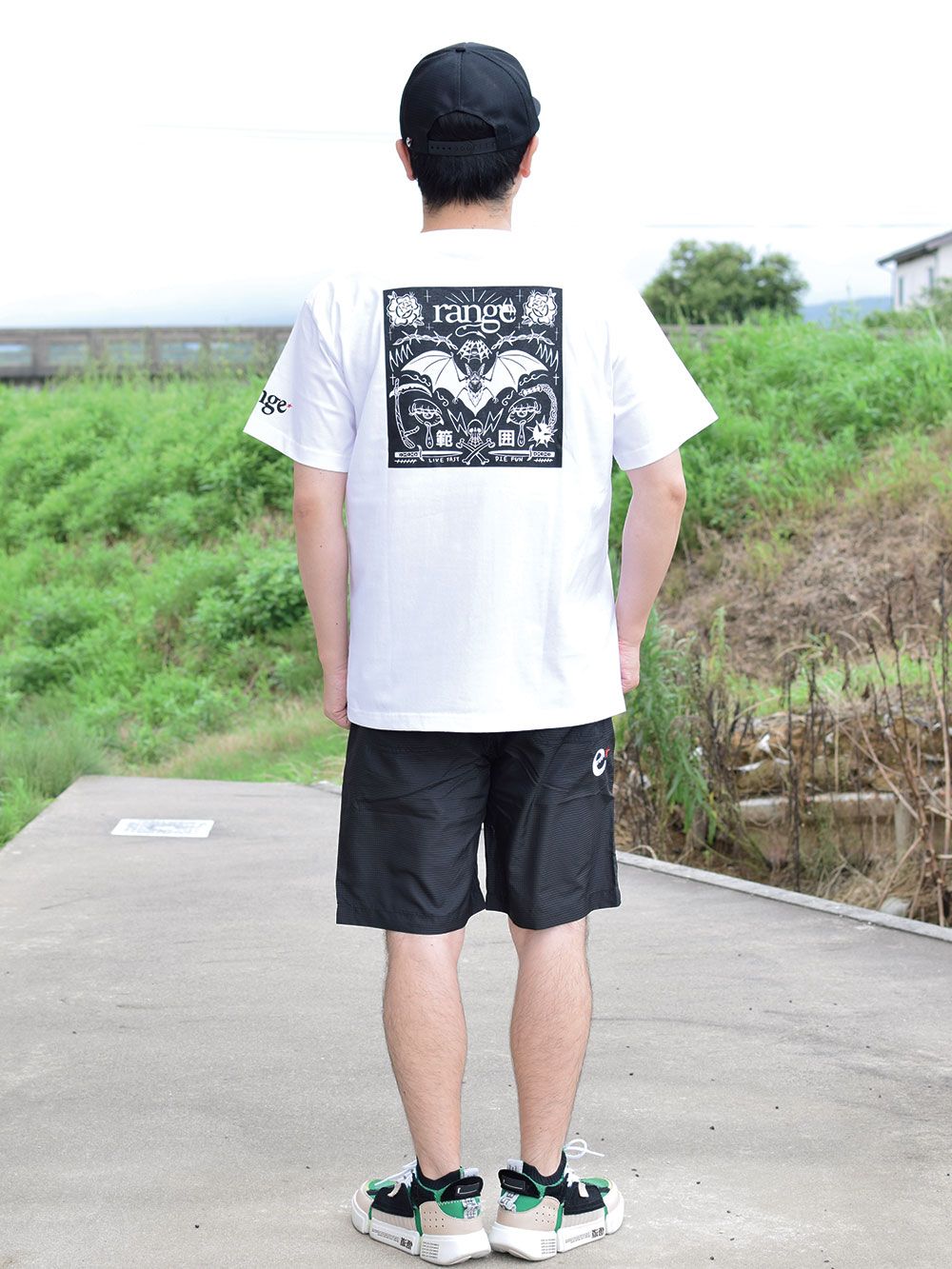 art patch on the back s/s tee