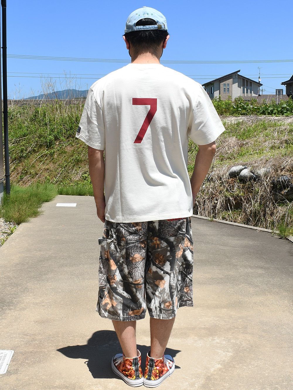 R UNIVERSITY-TEE