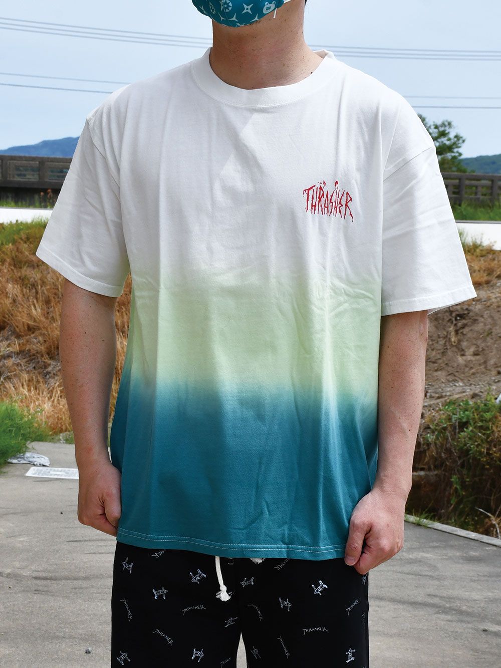 Bleed in Bleed space dye