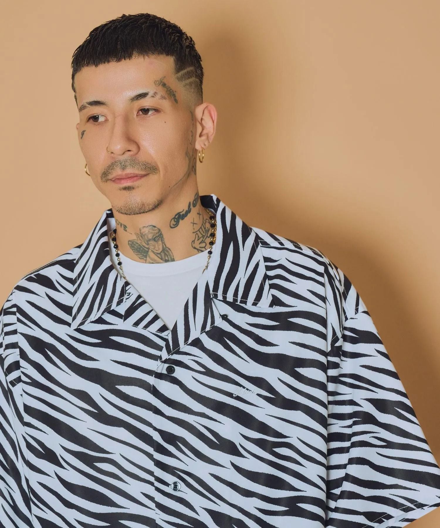 Essential open collar shirt