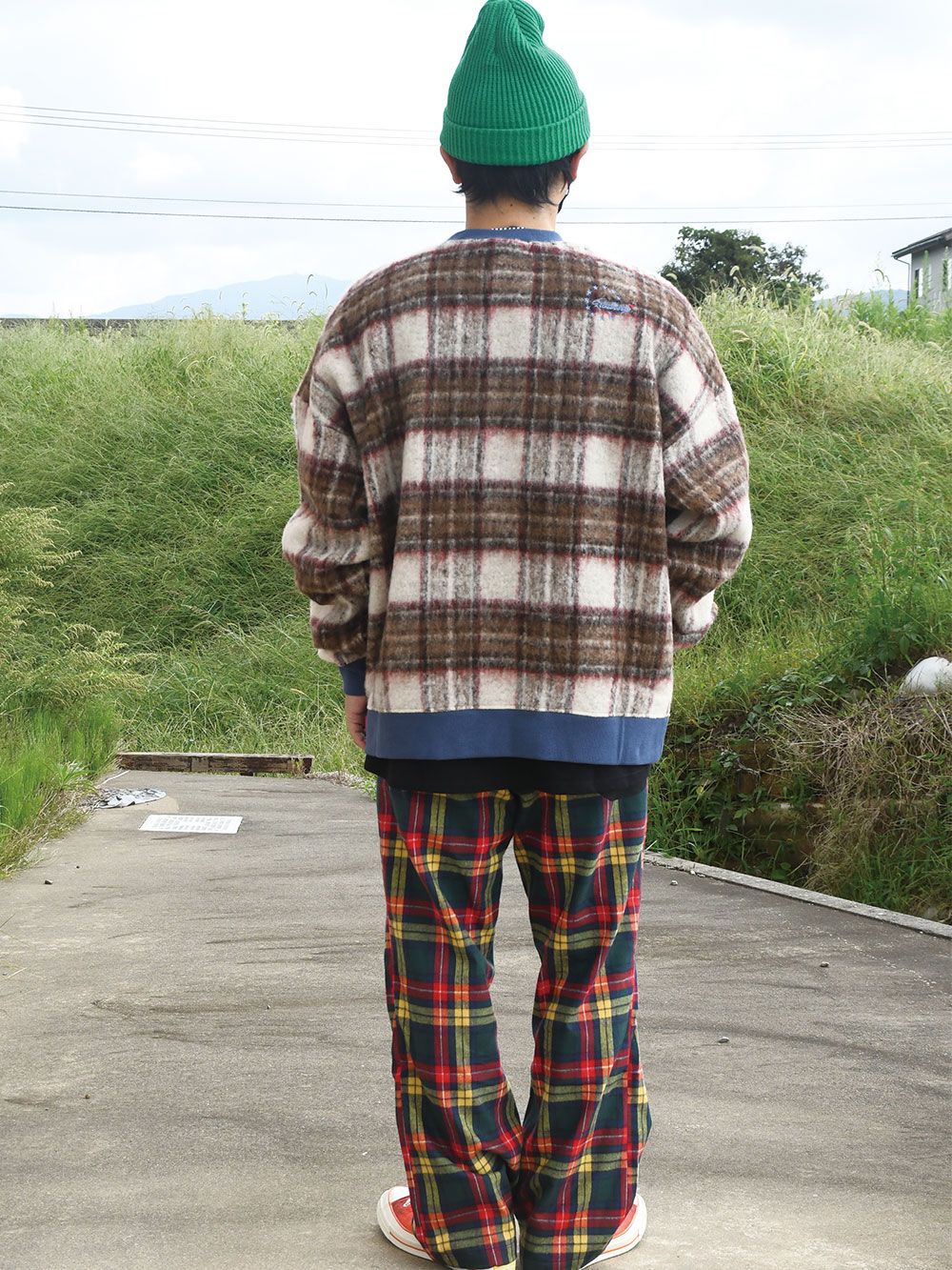 FLUFFY-CREWNECK
