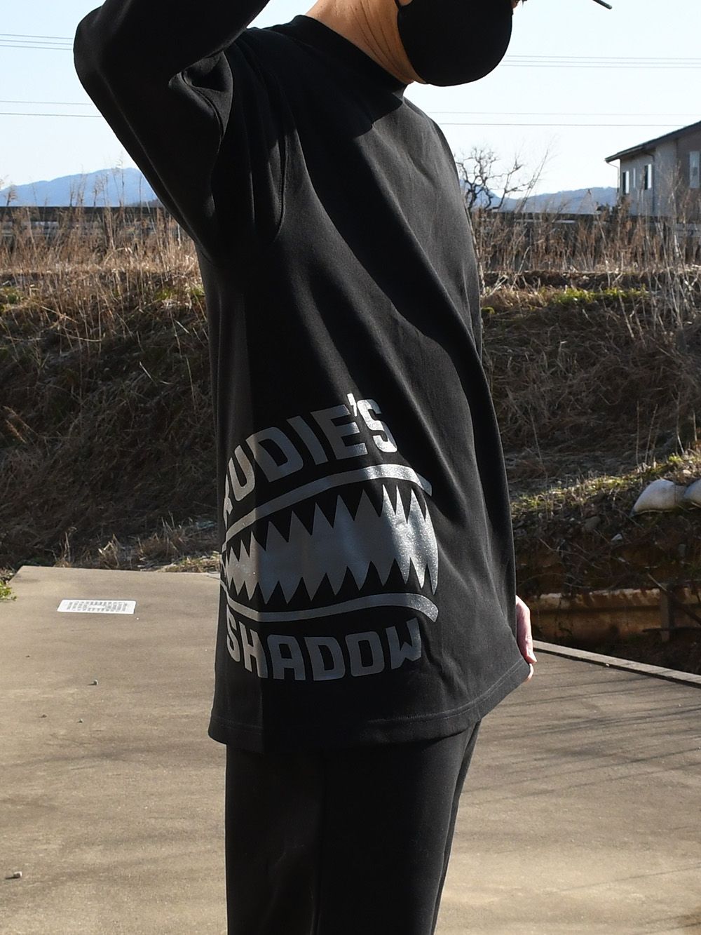 SHARK TEETH -BIG SILHOUETTE LS TEE
