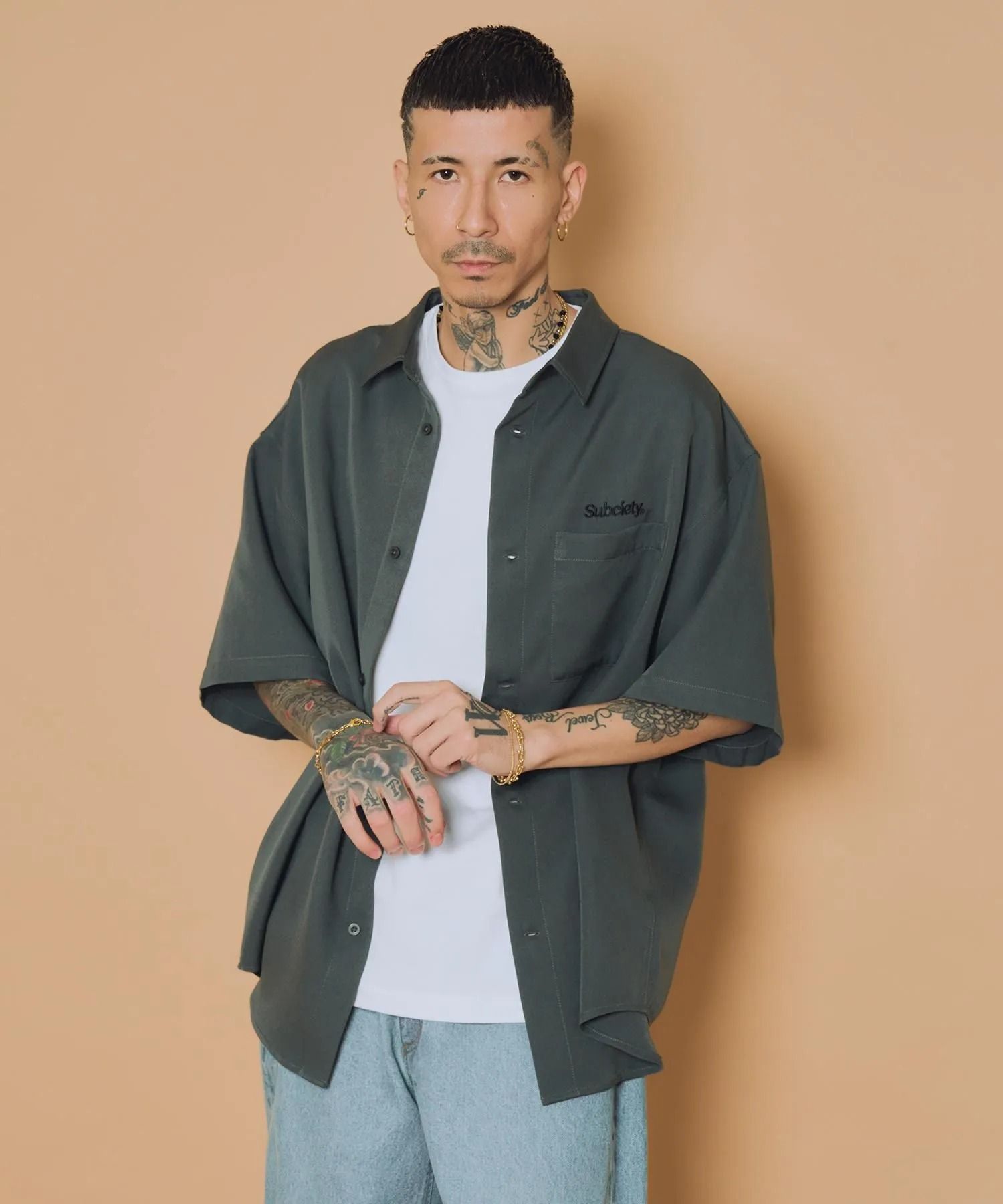 Embroidery oval logo shirt