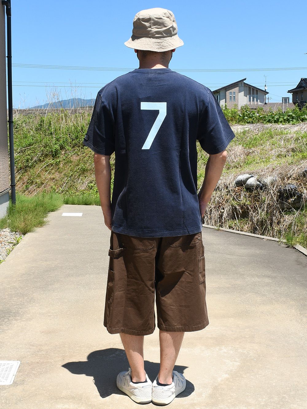R UNIVERSITY-TEE