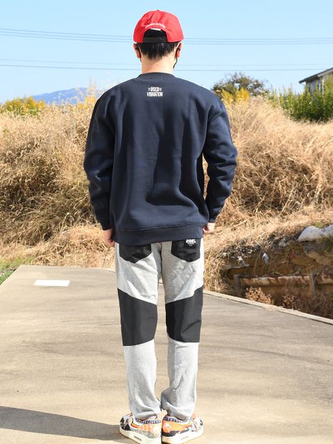 暗くなりがちな秋冬コーデが華やかに！