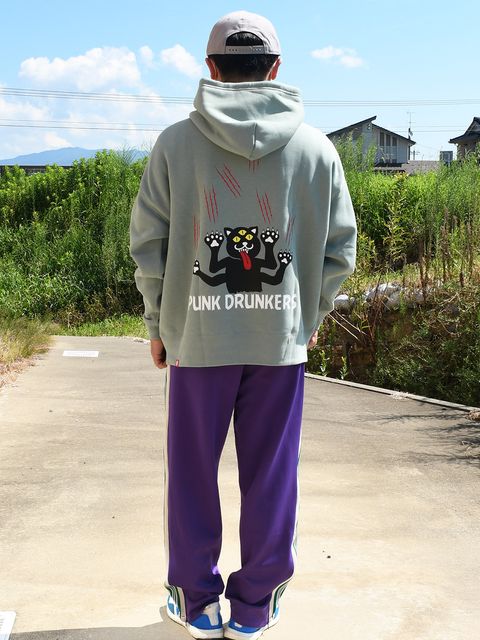 パンクさんの世界観が詰まったニャンコパーカは中毒性高し！