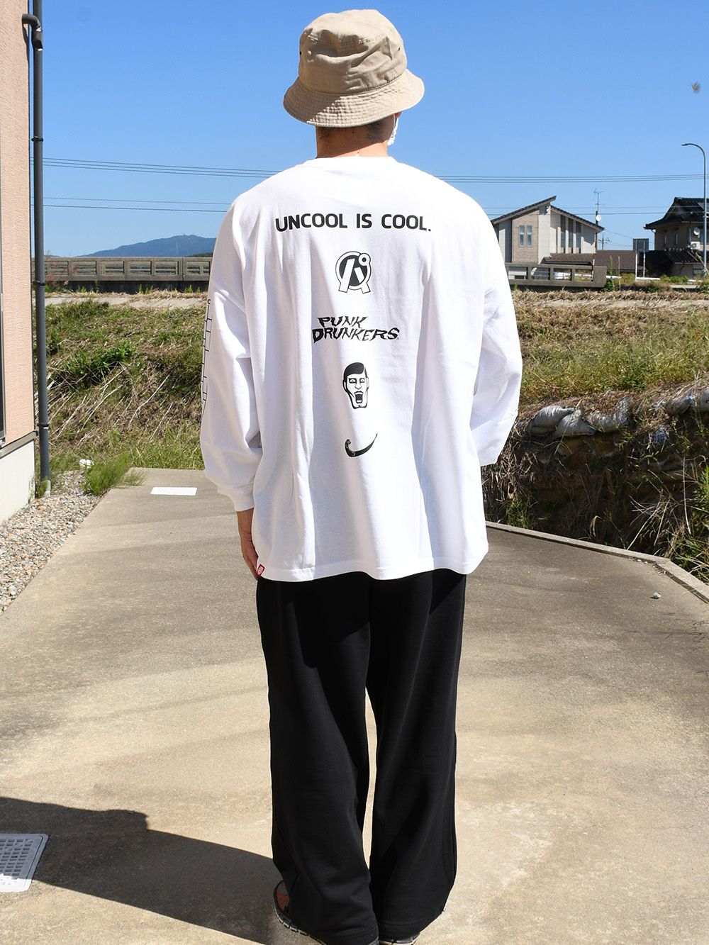 横向きスウェットパンツ