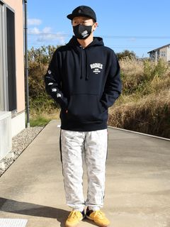 そんなどこから見られてもカッコいい豪華デザインパーカ！