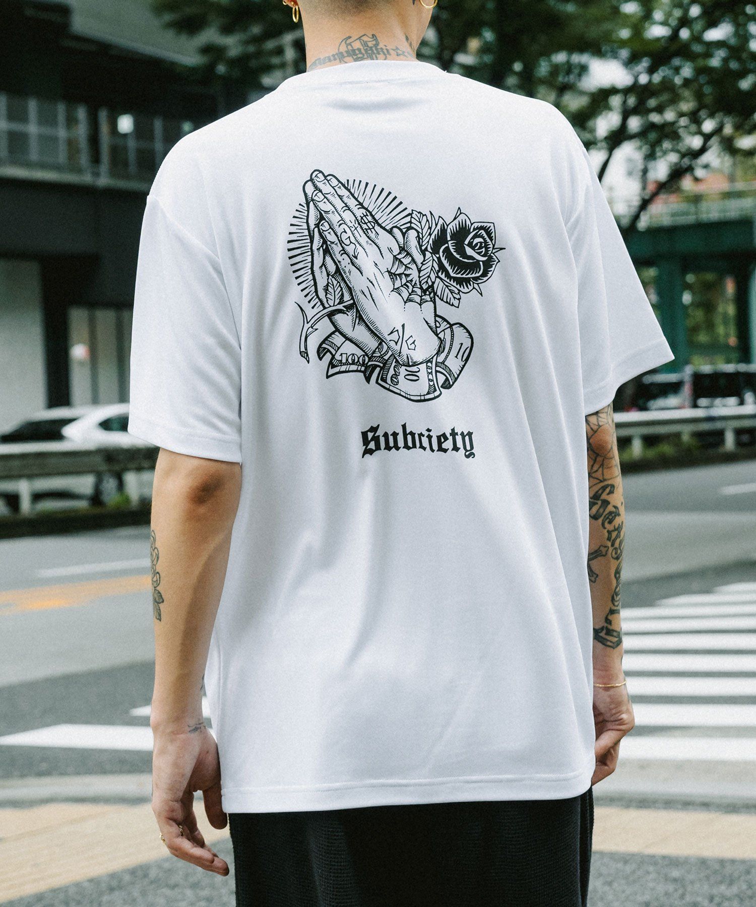 DRY TEE S/S-PRAYING HANDS-