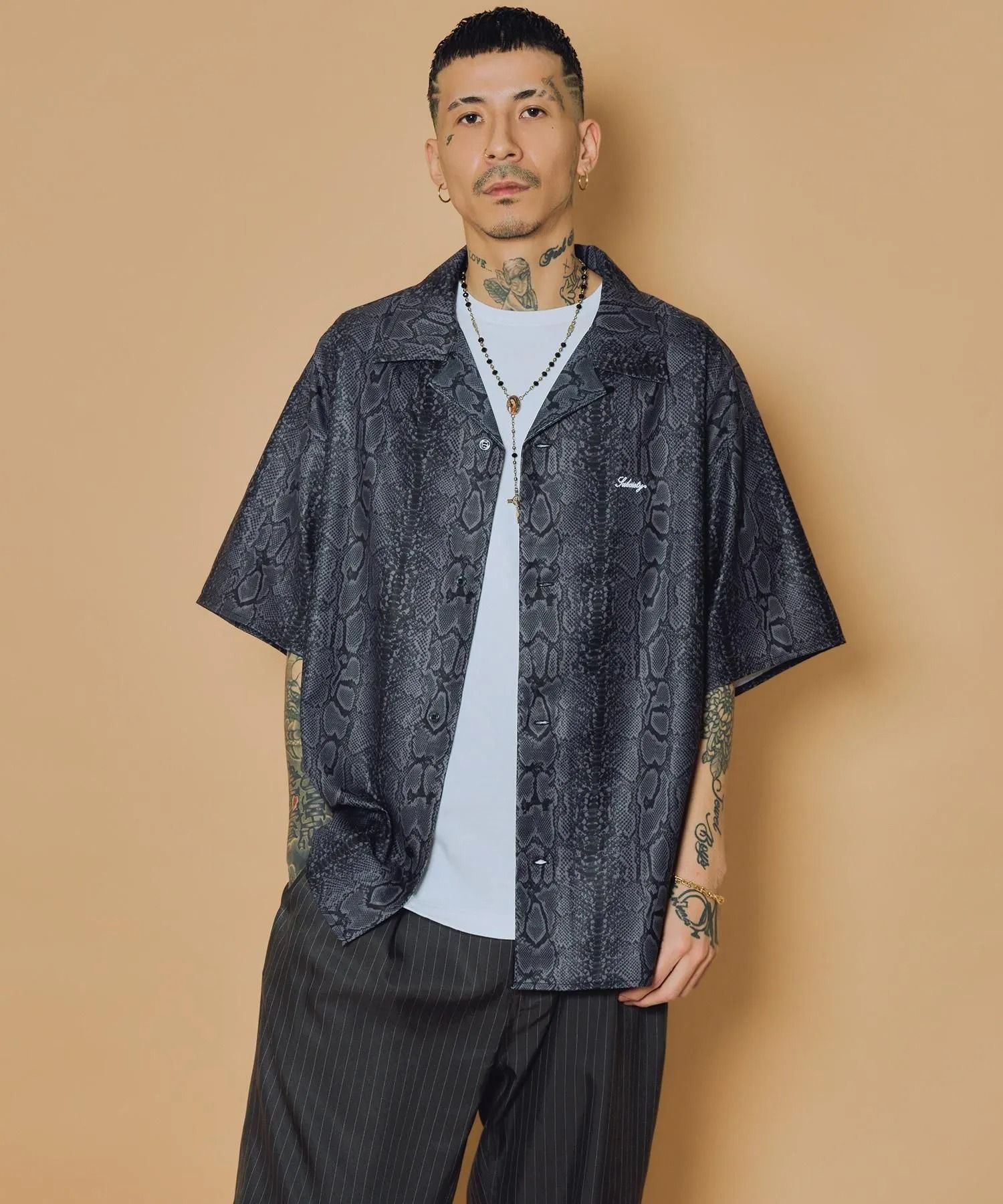 Essential open collar shirt