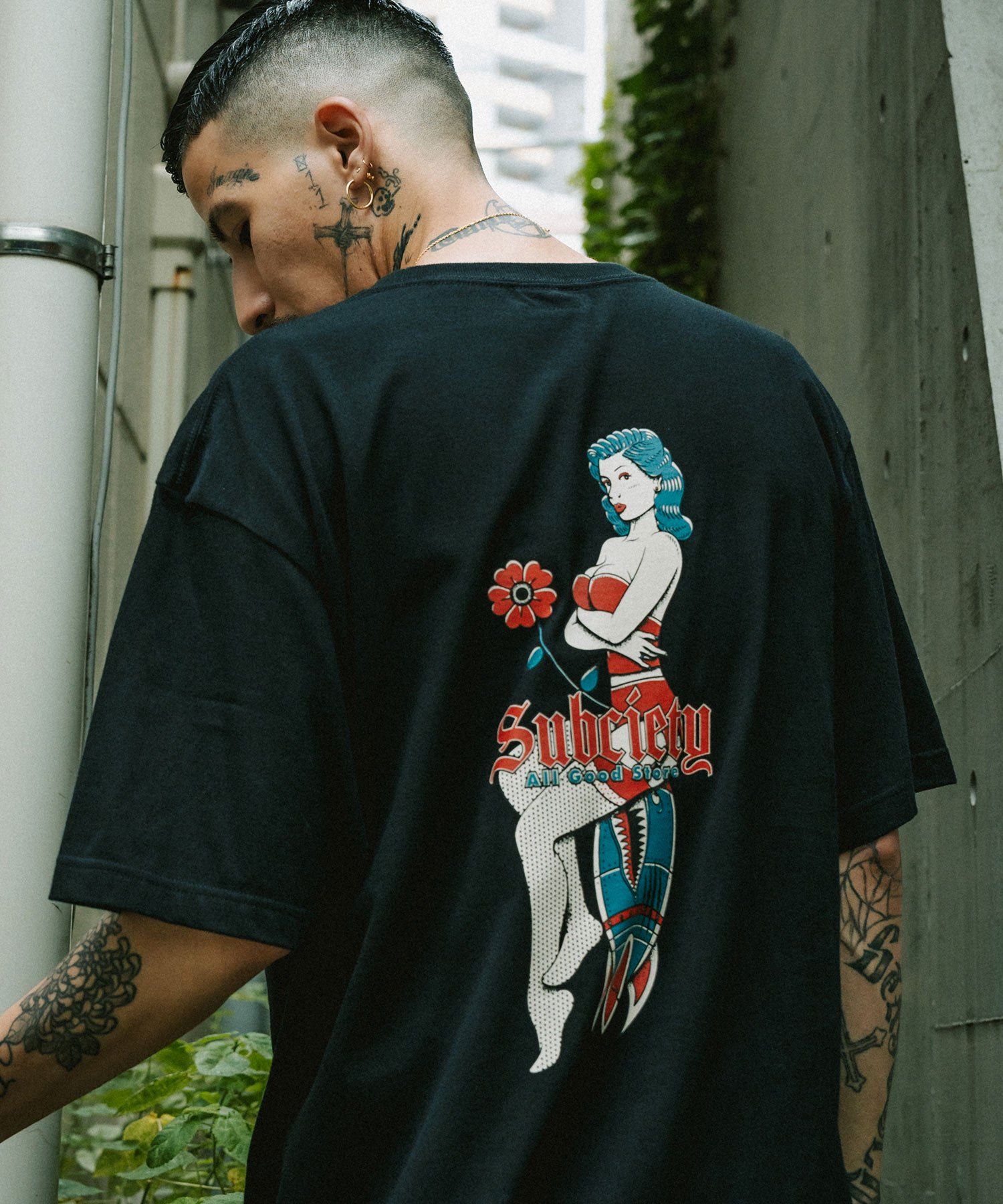 Pinup TEE