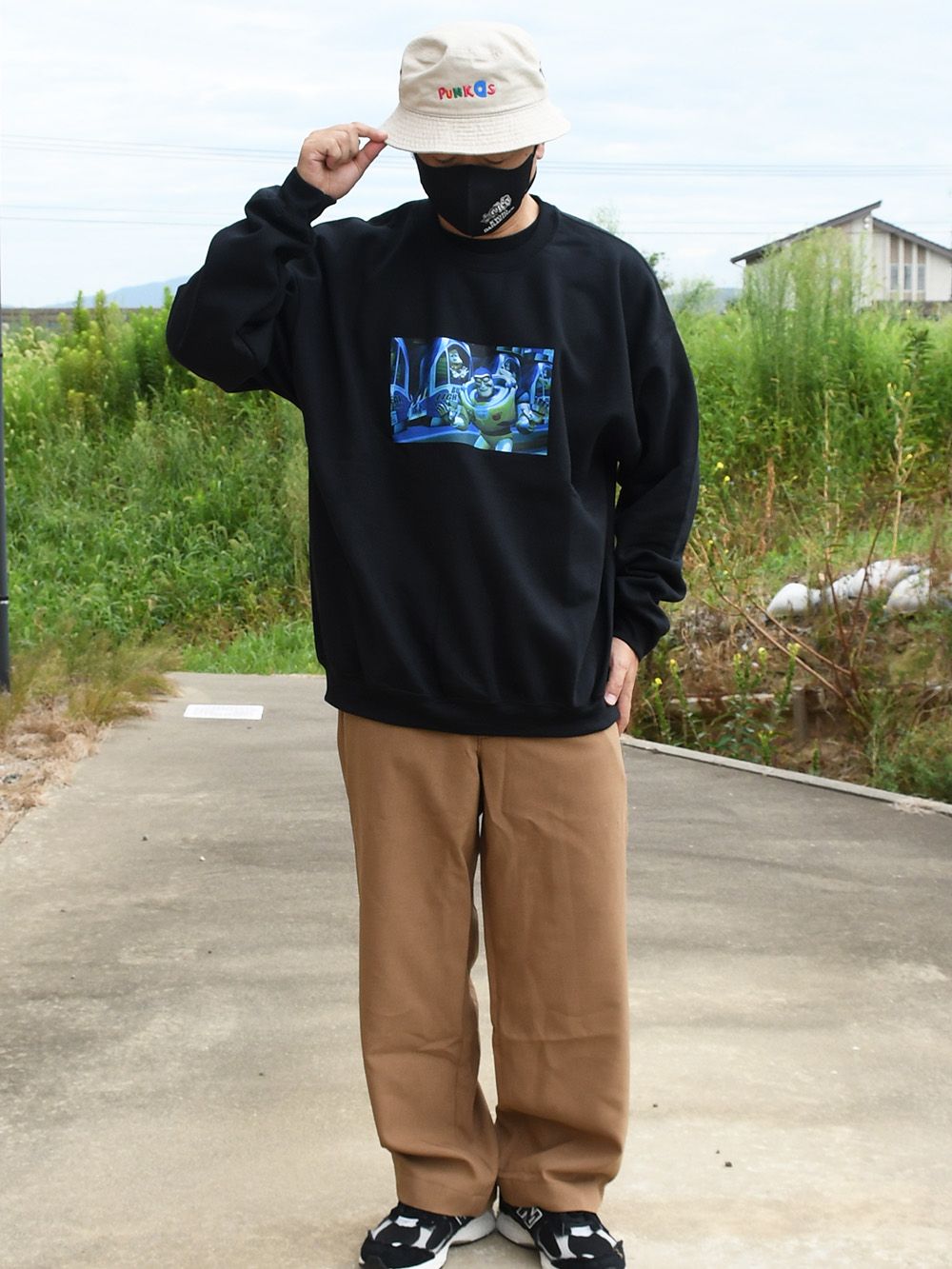 End roll CREW NECK