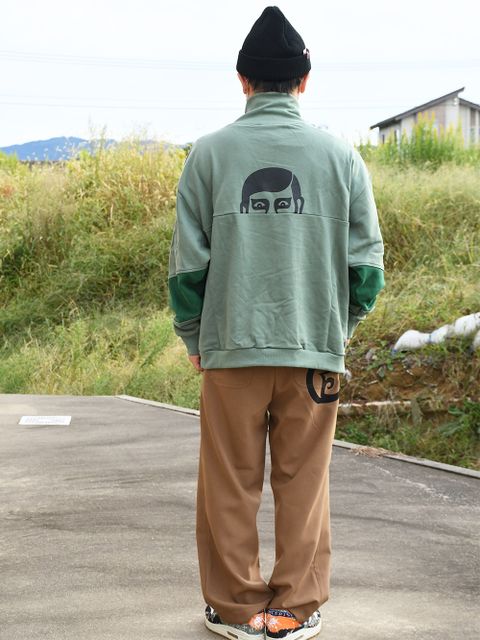 たっぷりシルエットと切り替えがパンクさんならでは！