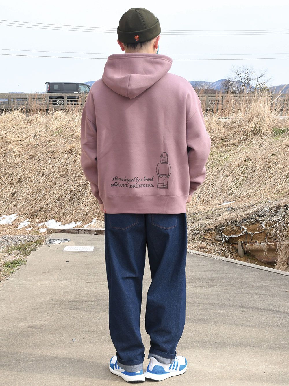 サム刺繍パーカ
