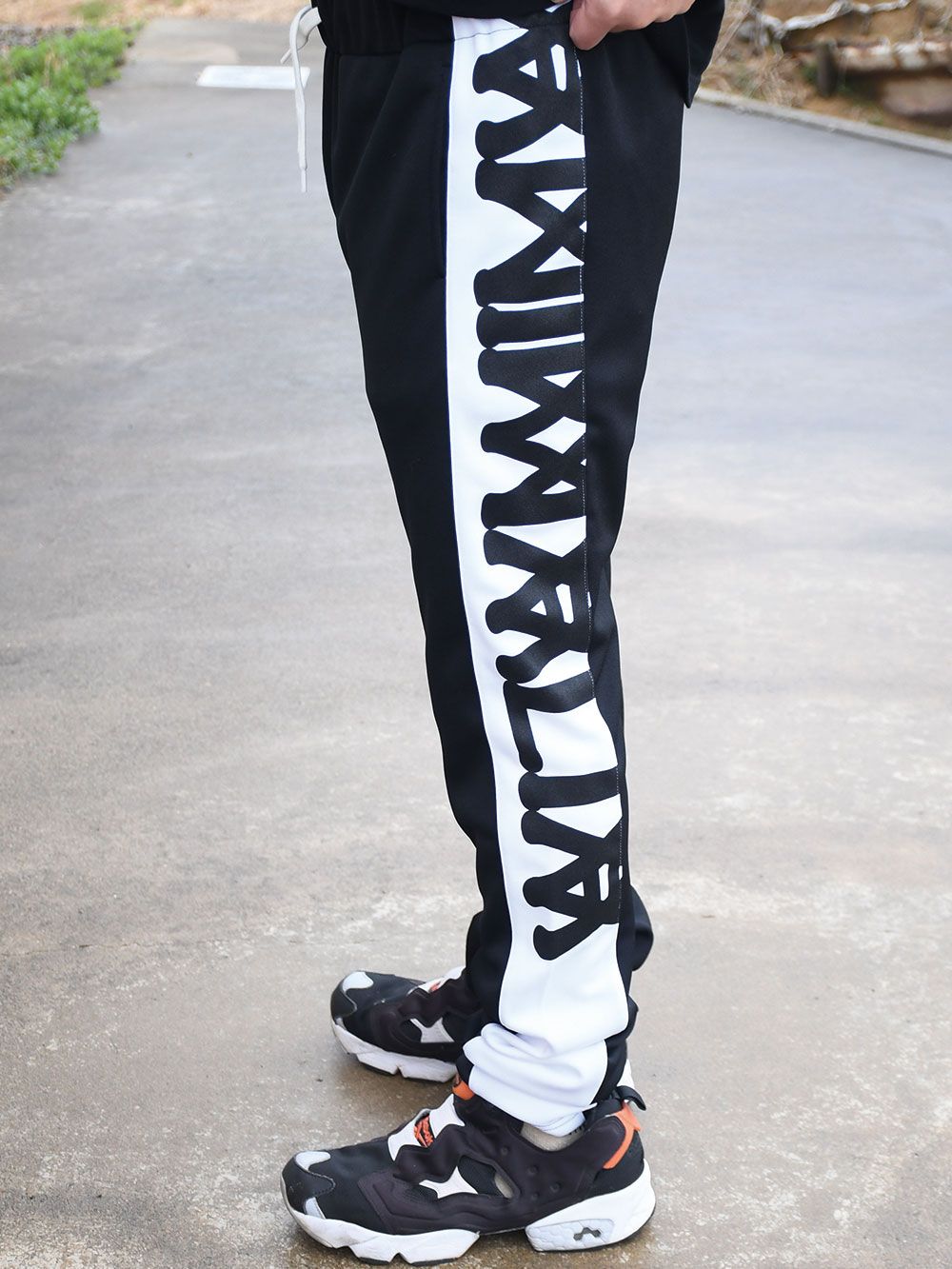 JOGGING PANTS : MISFIT