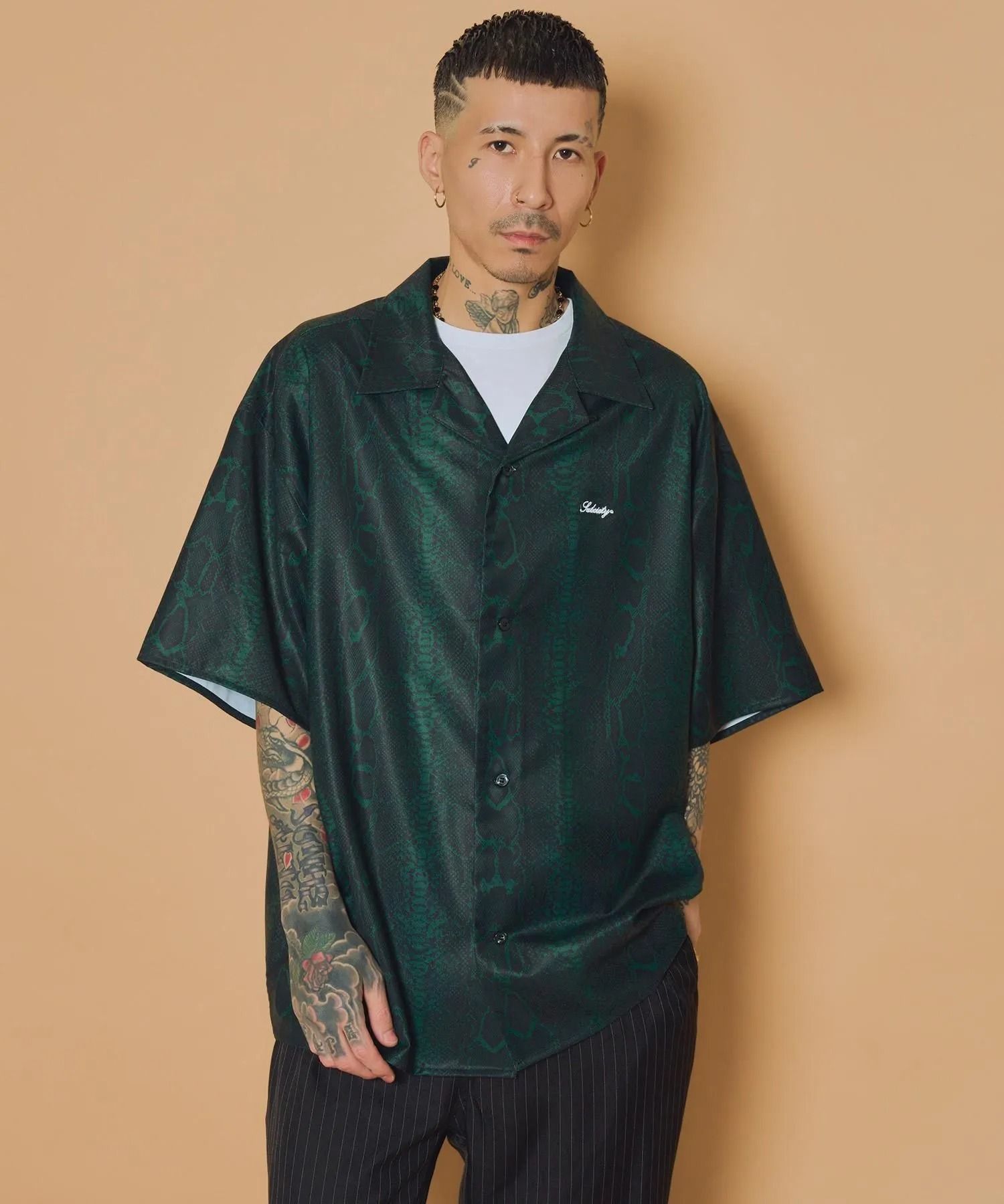 Essential open collar shirt