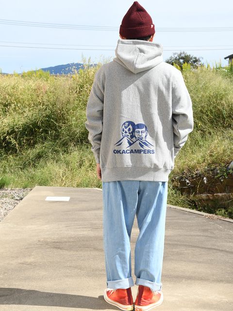 ヘビーオンスのボディとカレッジテイストなデザインが相性バツグン！