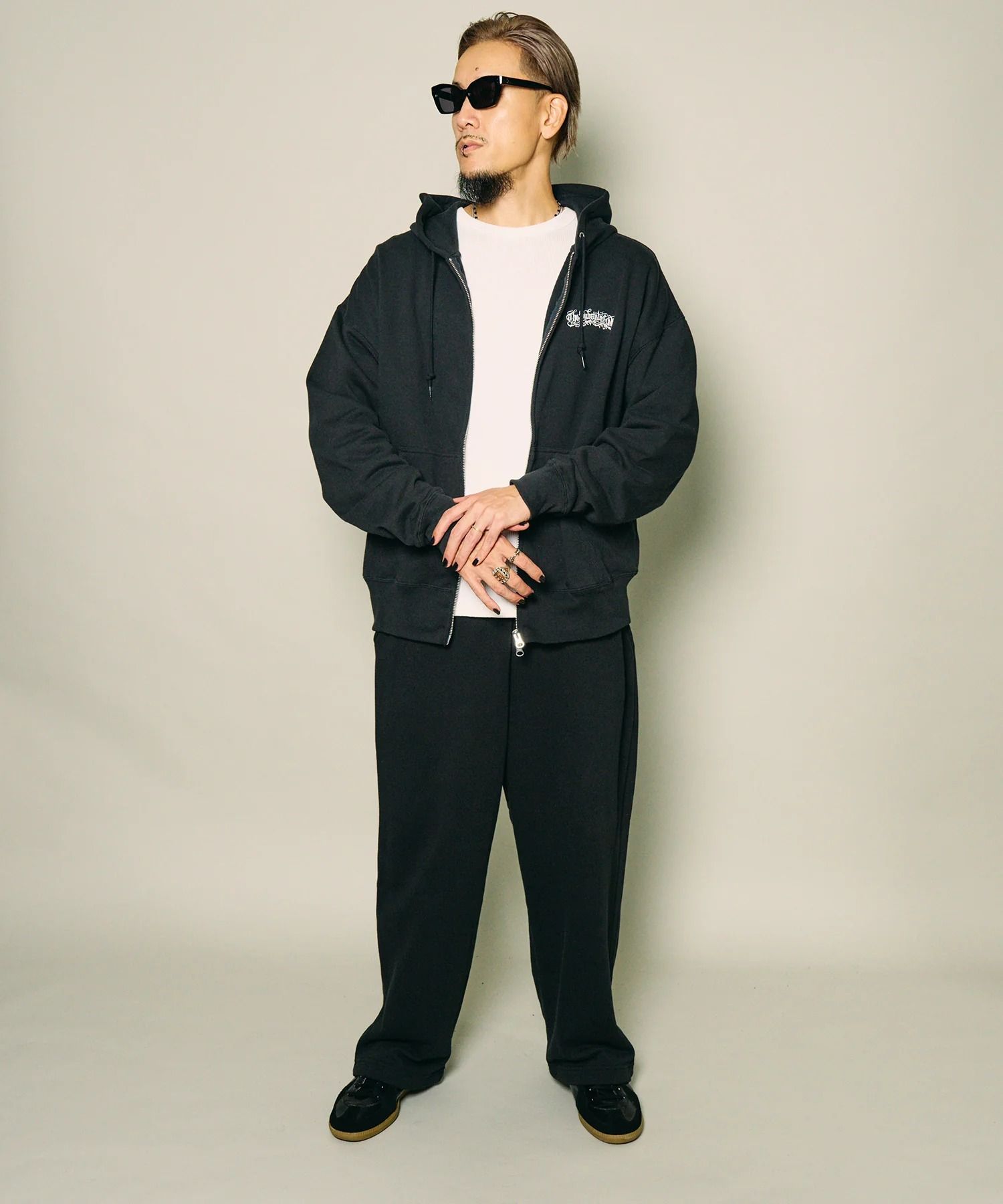 Wide sweatpants