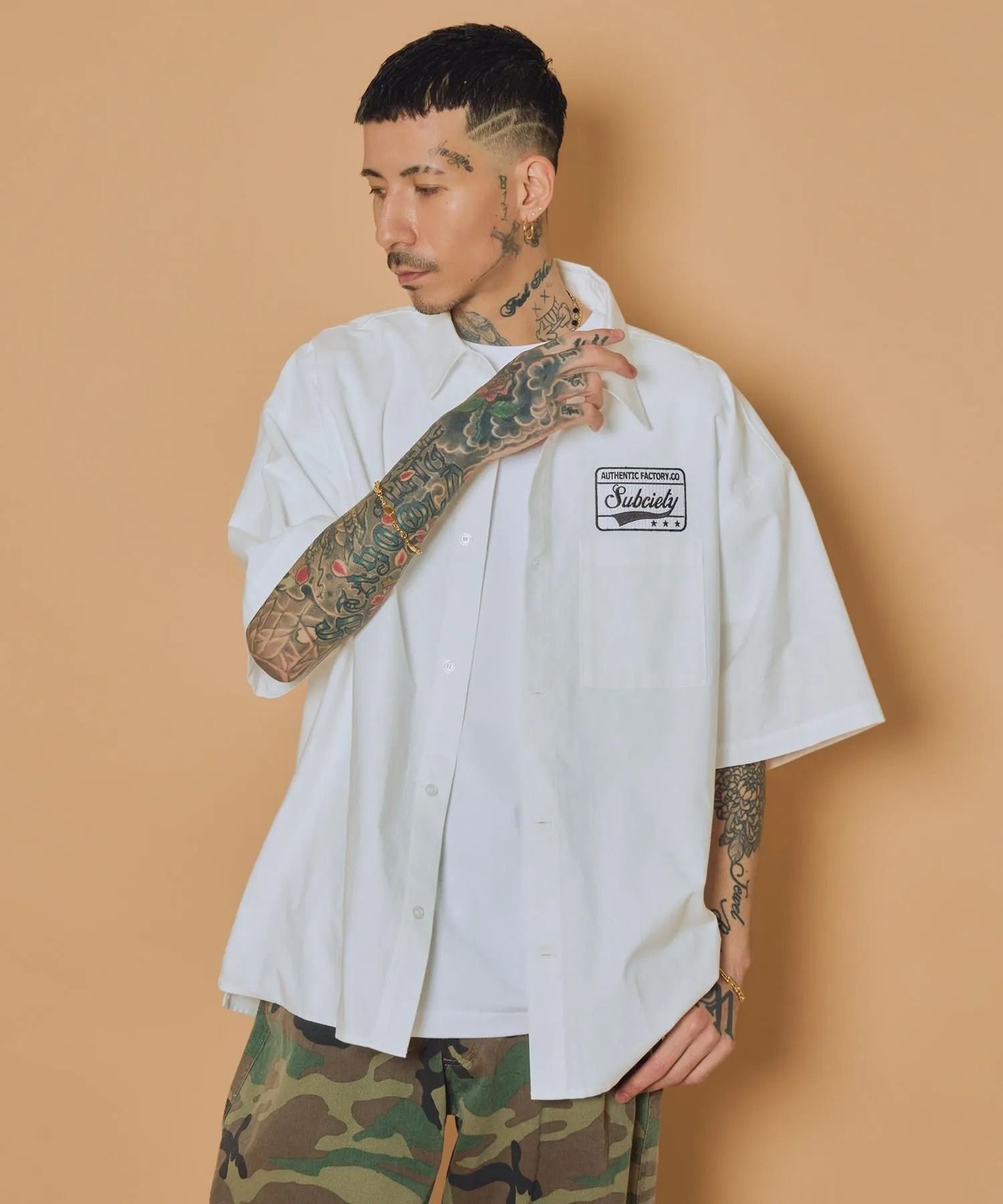 Square tail patch shirt