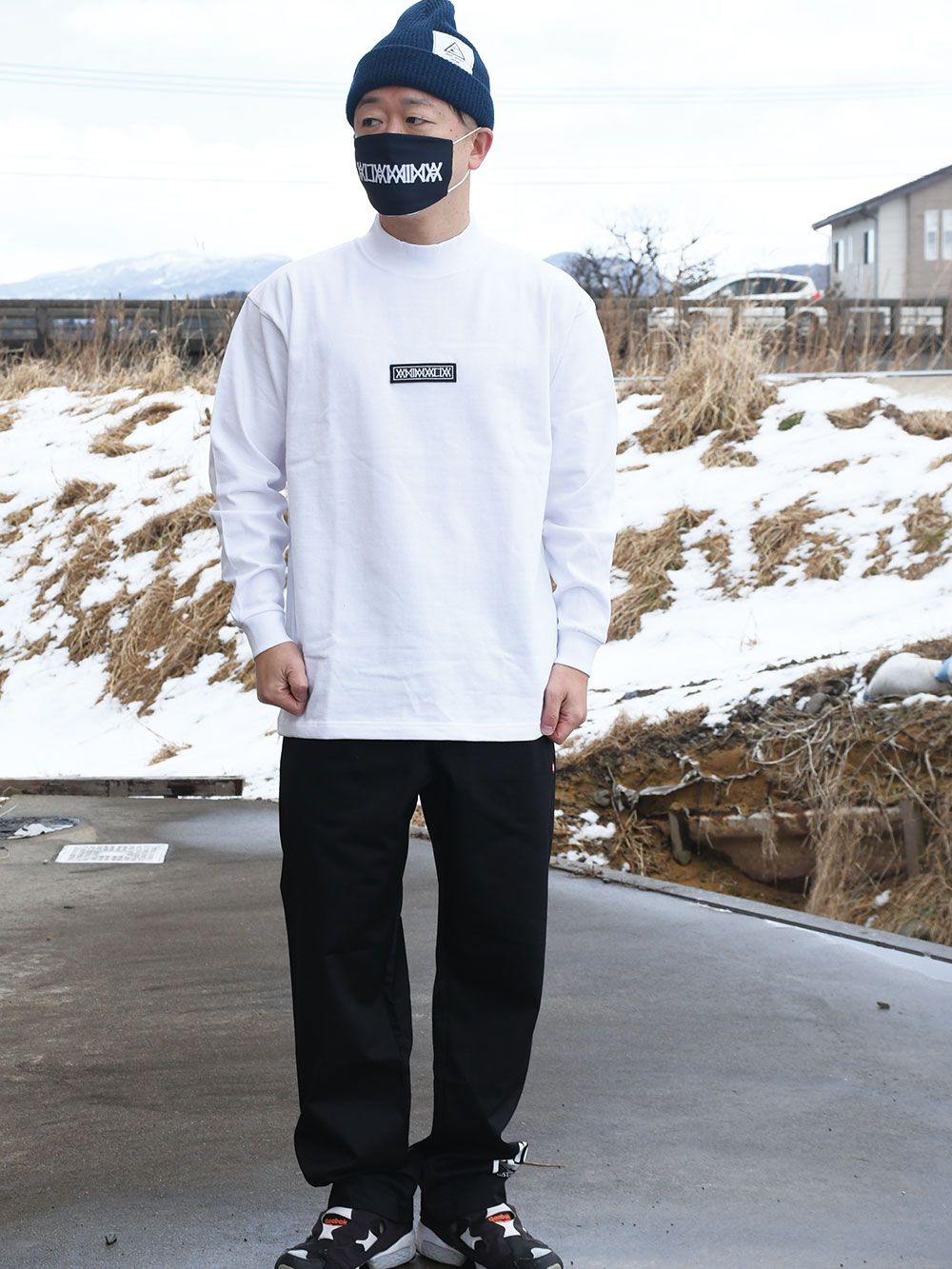 MOCK-NECK Heavy Oz. L/S - Leather Patch