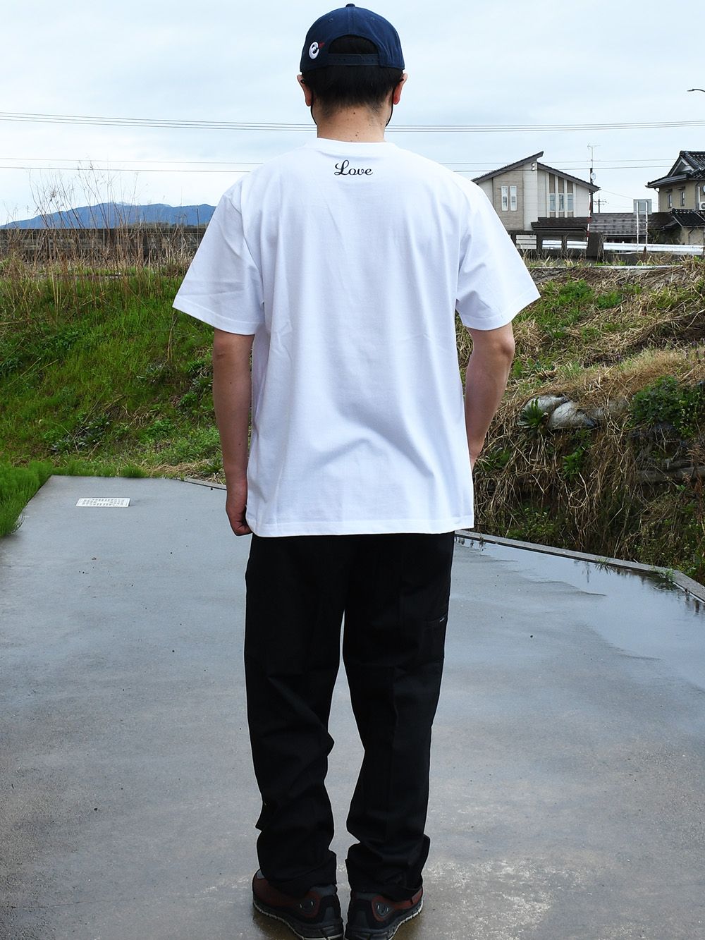 Love is s/s tee