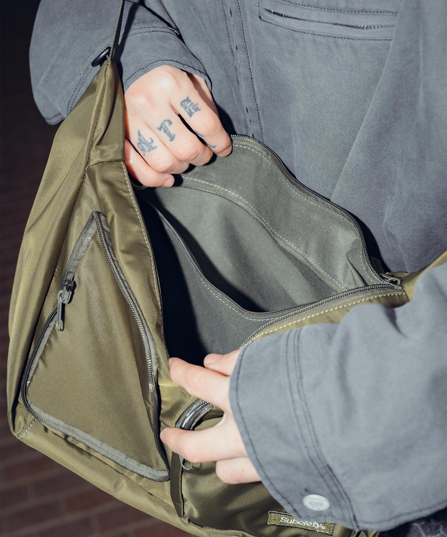 Double pocket shoulder bag