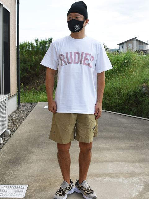 「うわー、色変わるー🩵」  と鏡の前でキャピキャピしてしまうくらい楽しいTシャツです。
