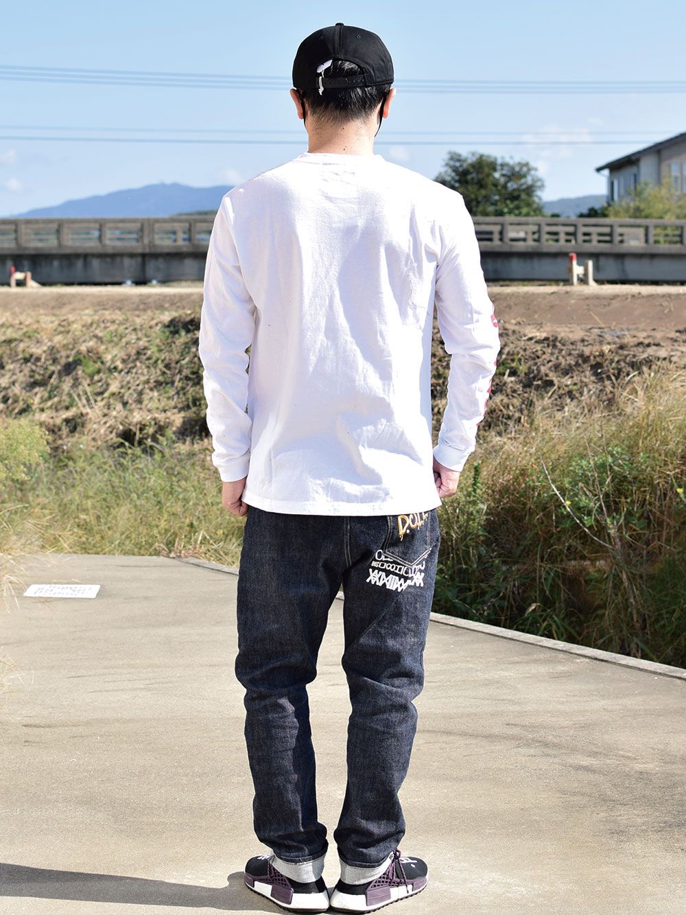 “SWAGGER CLOTHINGS Poster” L/S TEE