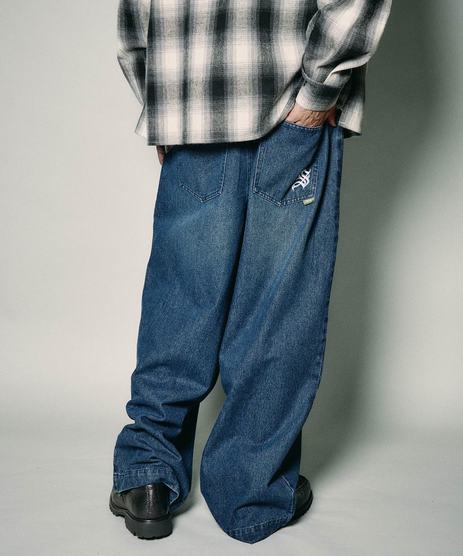Essential denim pants