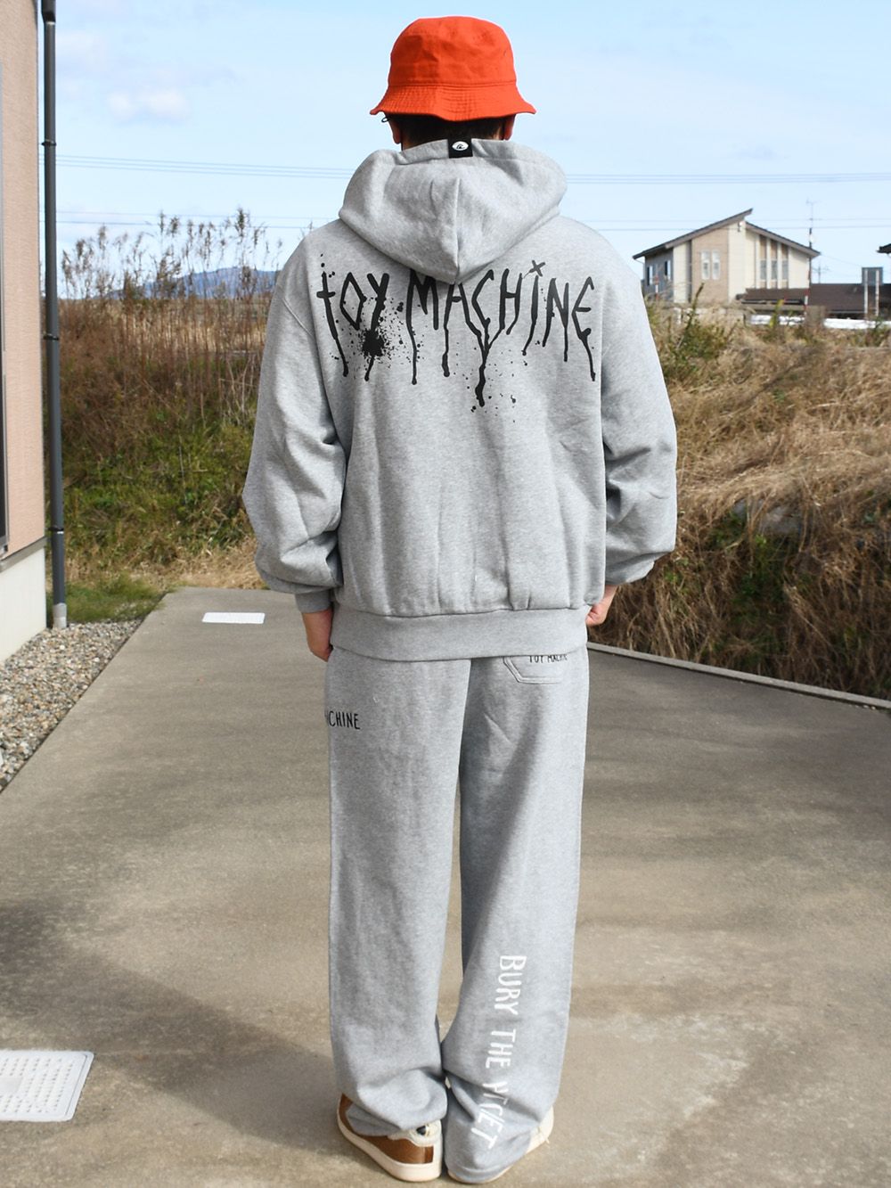 開けてよし、閉めてよし、のジップパーカ！