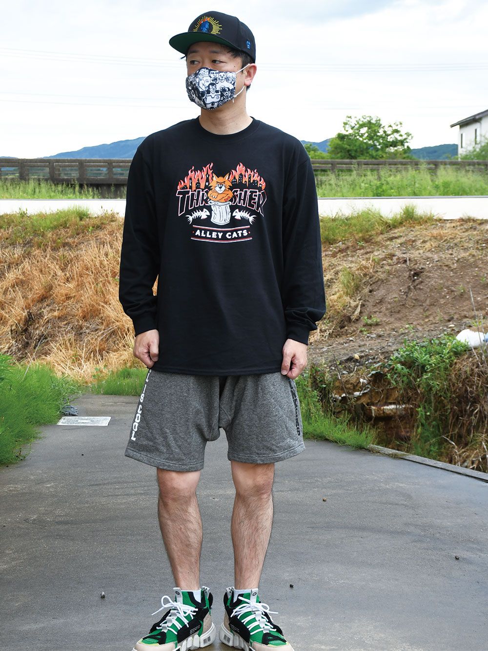 独りでも強くたくましく生き残るのニャ!