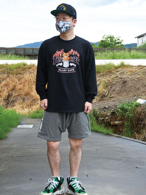 独りでも強くたくましく生き残るのニャ!