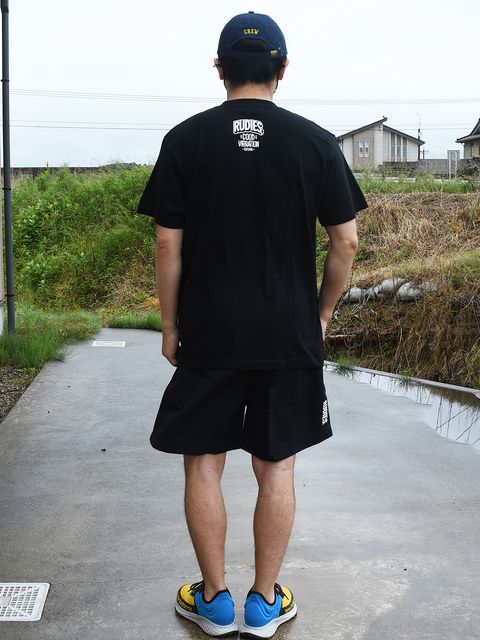RUDIESが大得意とする蛍光プリントがより夏らしさを引き立てます。