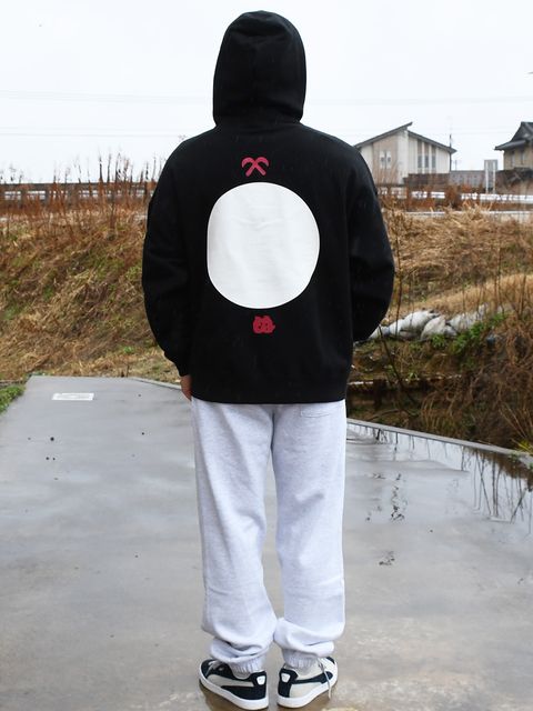 大きな⚫️がインパクト大！