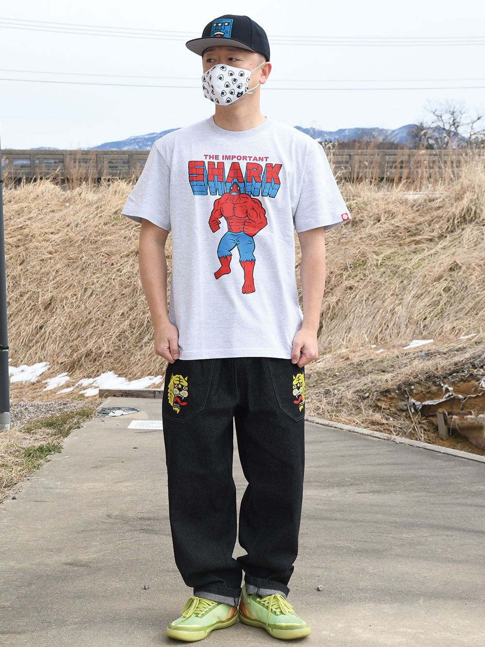 SHARK.TEE