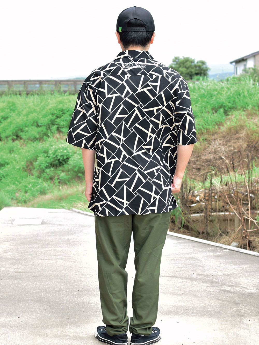Pattern open collar shirts