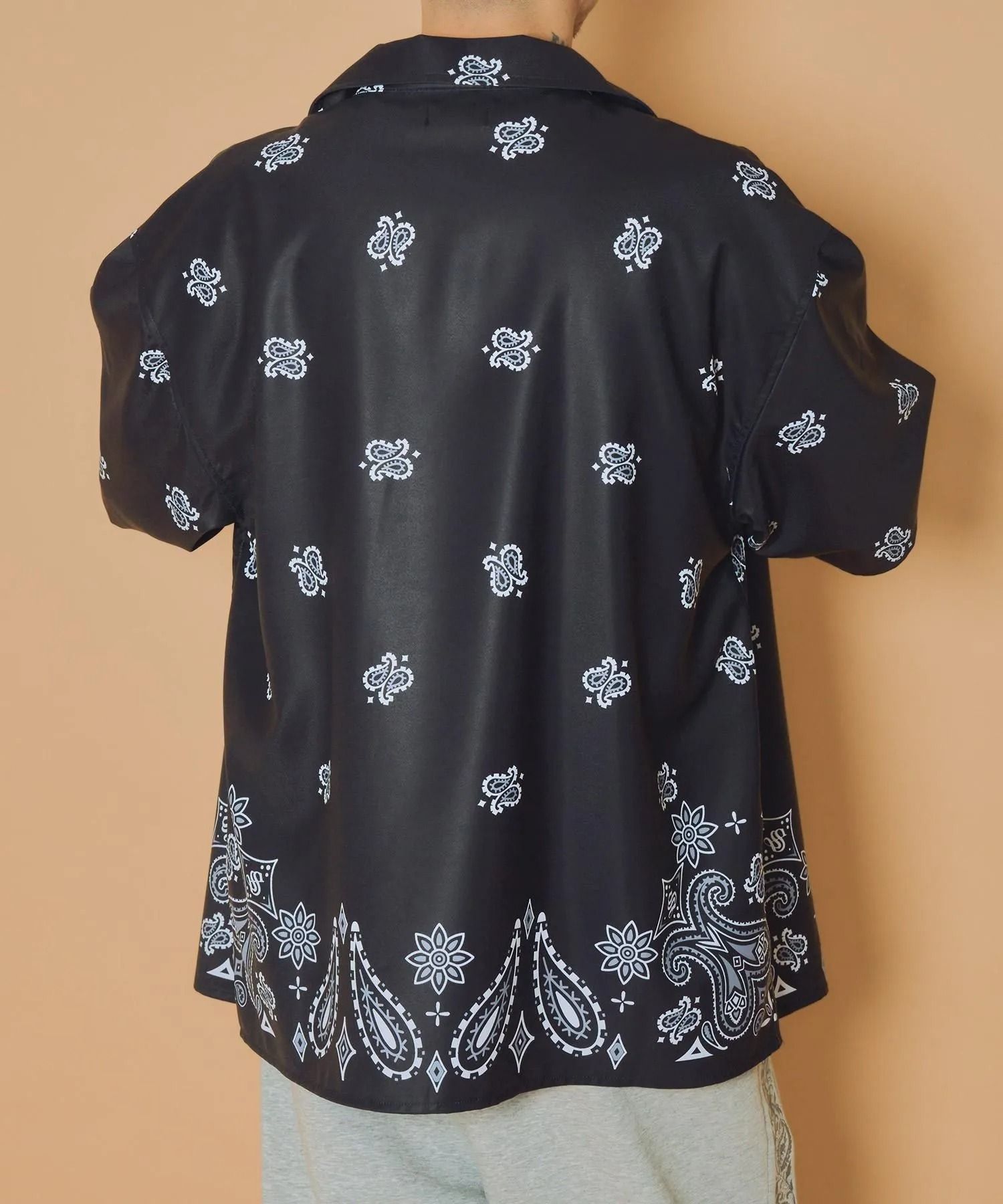 Essential open collar shirt