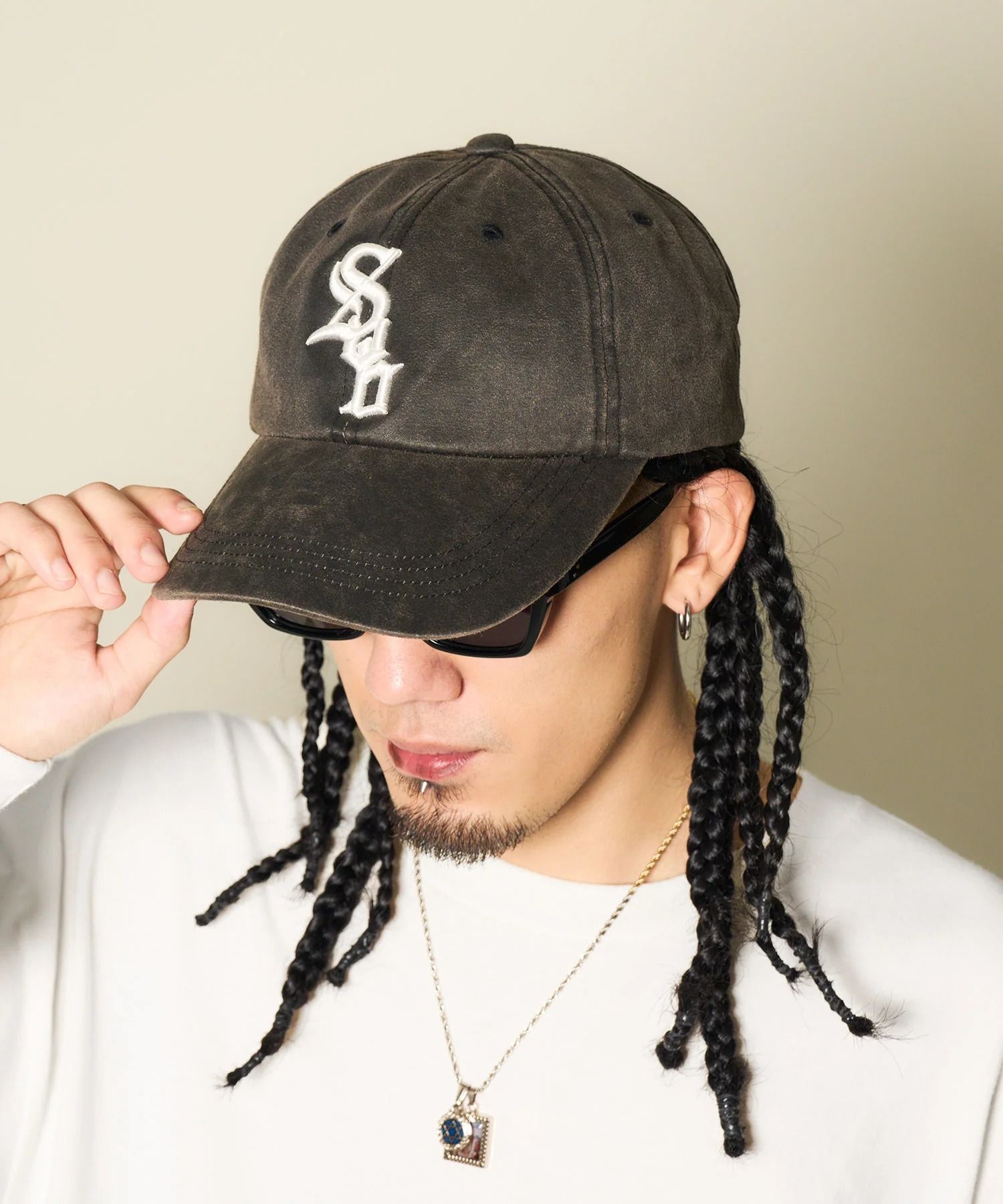 Fade faux leather cap